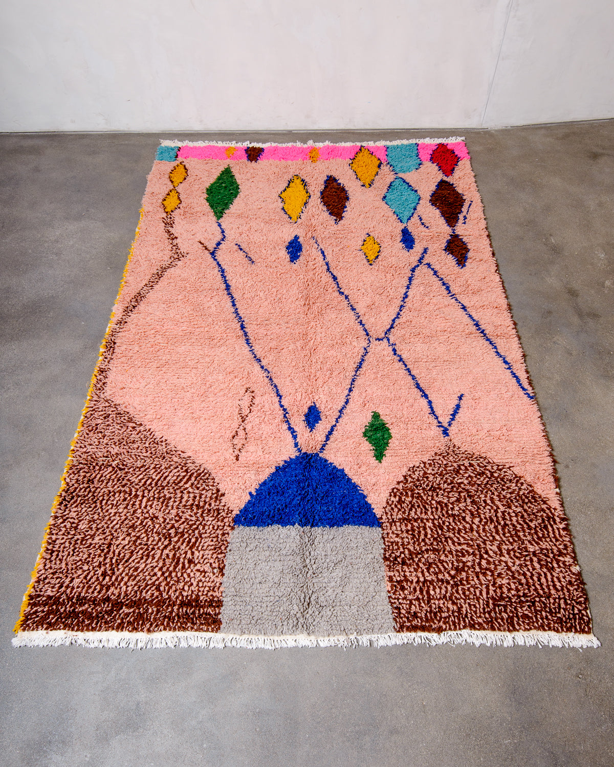 Modern designer handcrafted Berber rug from Morocco. Azilal rug with beautiful colours and patterns. Made of sheep’s wool and cotton.